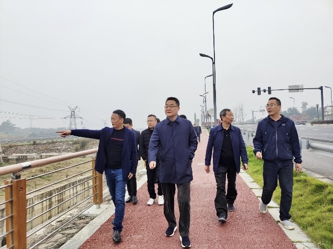 集團公司黨委書記、董事長鄧華一行前往青白江現(xiàn)代種業(yè)園區(qū)等調(diào)研