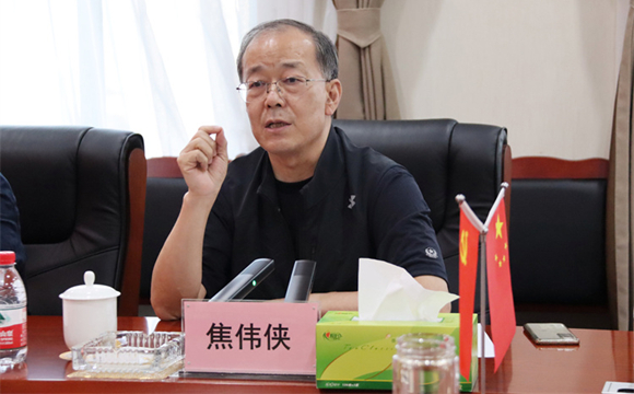 四川省委省政府決策咨詢委員會、西財智庫領(lǐng)導(dǎo)專家蒞臨四川棉麻集團(tuán)指導(dǎo)工作