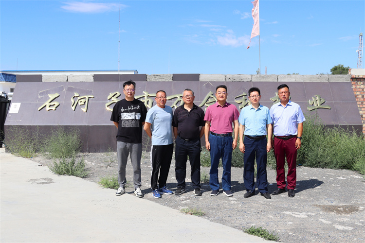 省供銷社黨組副書記、監(jiān)事會主任張強(qiáng)調(diào)研集團(tuán)公司在疆合作企業(yè)