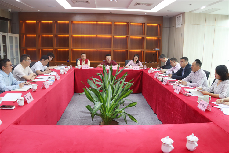 鄧華應(yīng)邀前往廣弘百創(chuàng)供應(yīng)鏈服務(wù)（海南）有限公司、南海商品交易中心洽談合作事宜