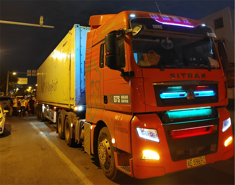 今年首單！四川供銷果蔬產(chǎn)業(yè)發(fā)展有限公司順利完成54噸進(jìn)口榴蓮業(yè)務(wù)