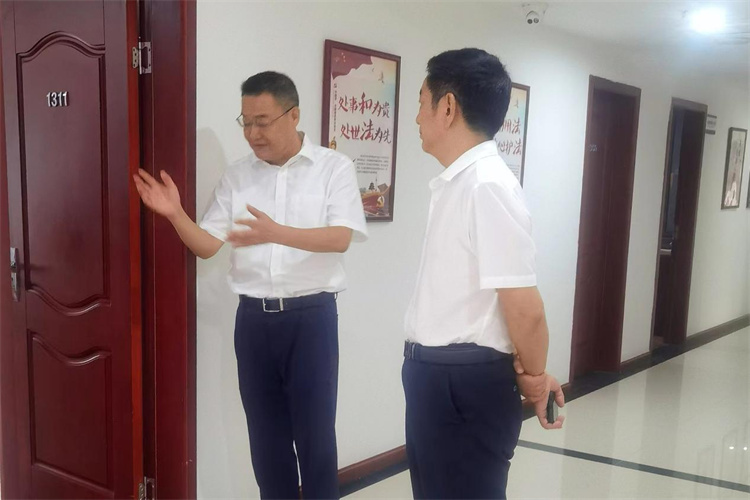 省供銷社黨組成員、機(jī)關(guān)黨委書記李先明帶隊(duì)檢查指導(dǎo)棉麻集團(tuán)安全生產(chǎn)工作