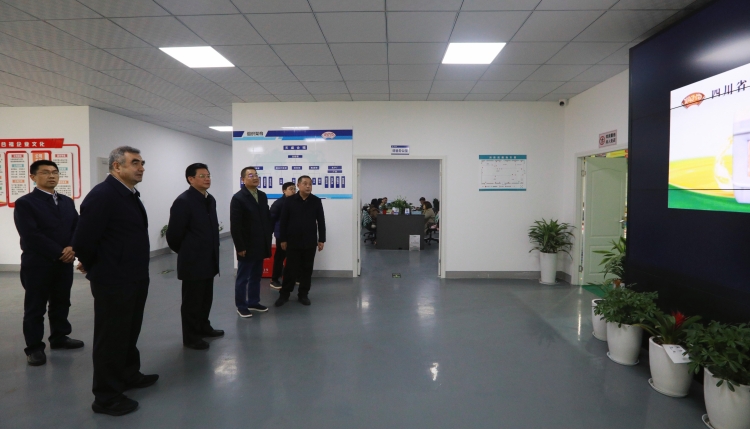 中華全國供銷合作總社常務(wù)理事、經(jīng)濟發(fā)展與改革部部長阿地力?吾布力到棉麻集團 龍泉農(nóng)產(chǎn)品集配中心調(diào)研