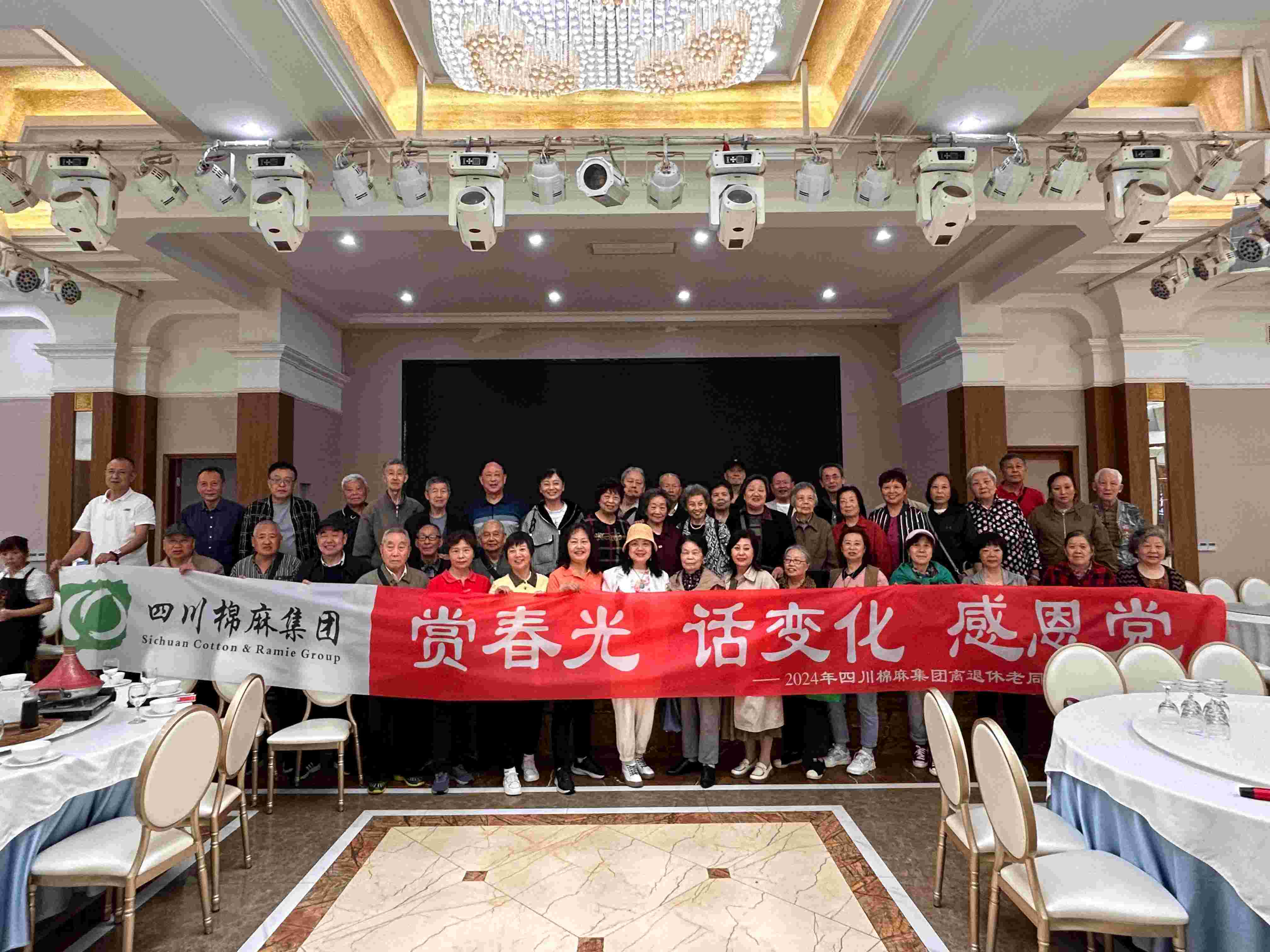 集團公司組織老同志開展“賞春光、話變化、感黨恩”戶外踏青活動